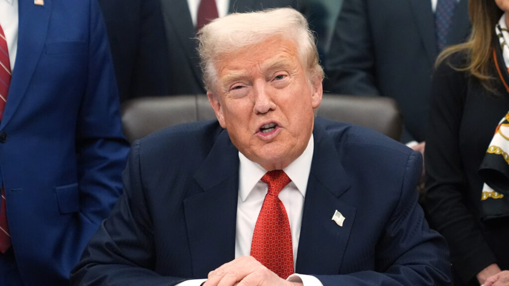 Trump urges Indiana governor to secure more GOP seats in redistricting