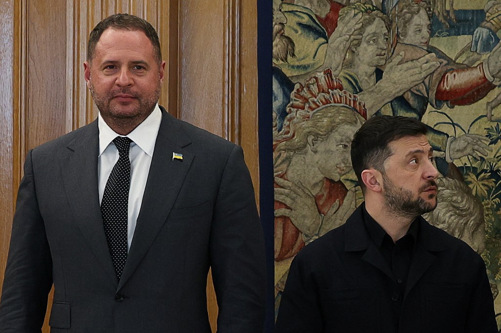 Zelenskyy under pressure as U.S. proposes controversial peace plan