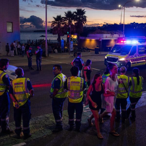 Gunmen Attack Hanukkah Celebration in Sydney, Leaving 15 Dead
